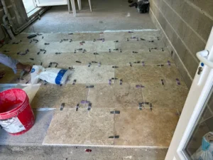 pose pierre travertin 77